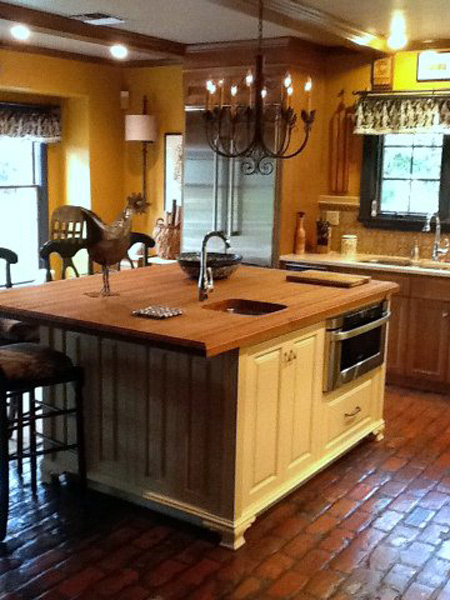 https://www.countrymouldings.com/images/photo-gallery/american-cherry-butcher-block-1.jpg